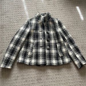 H&M Beautiful Coat. Worn a couple times. Excellent condition.